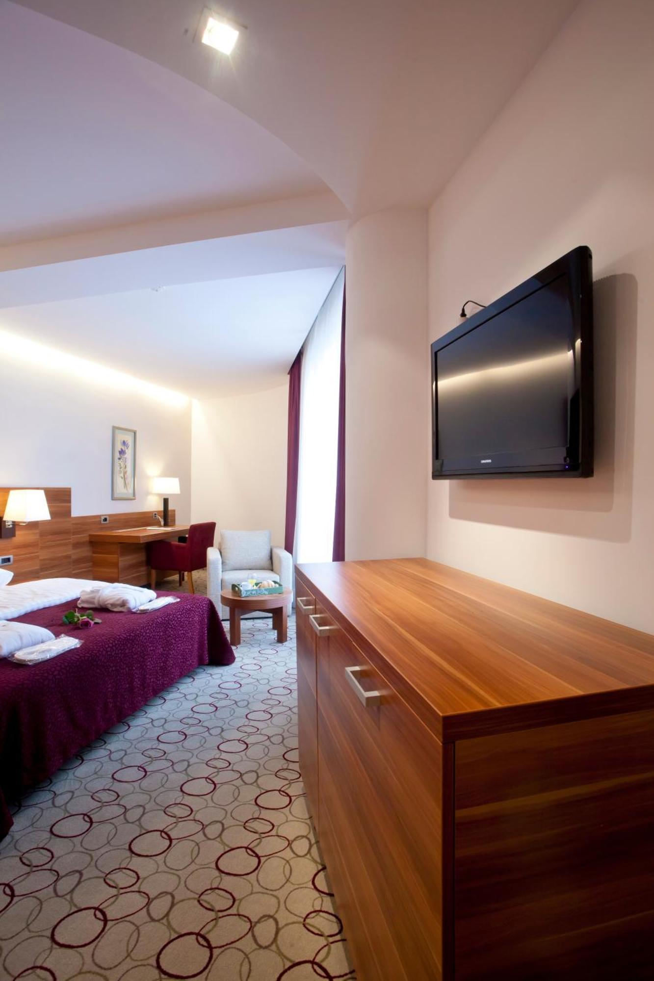 Hotel Sport Иванич-Град Экстерьер фото