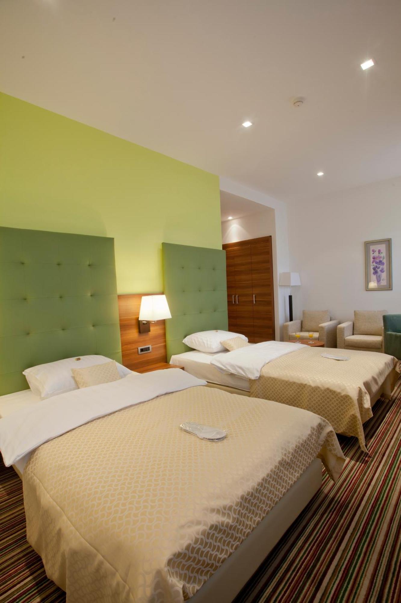 Hotel Sport Иванич-Град Экстерьер фото