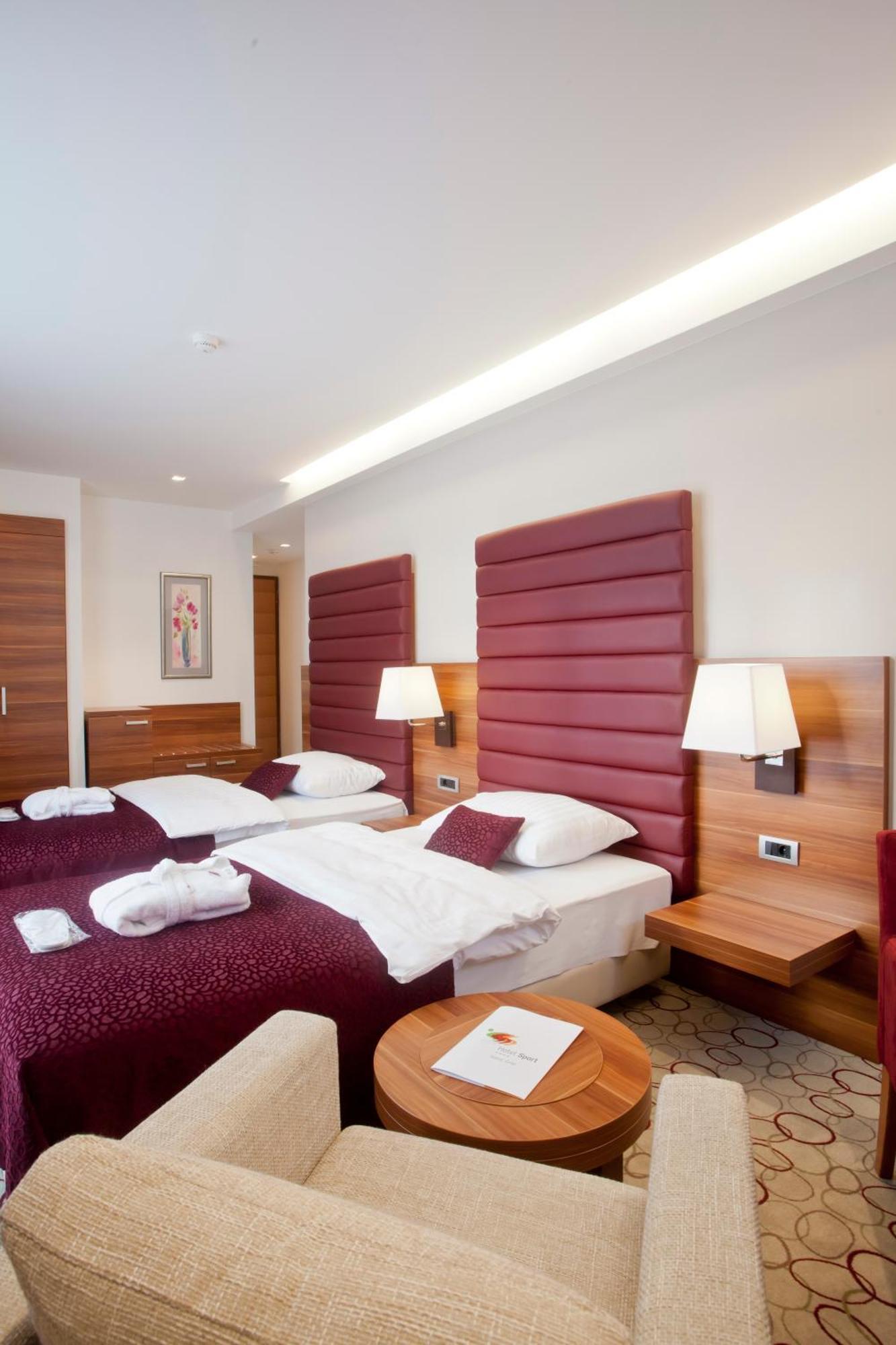 Hotel Sport Иванич-Град Экстерьер фото