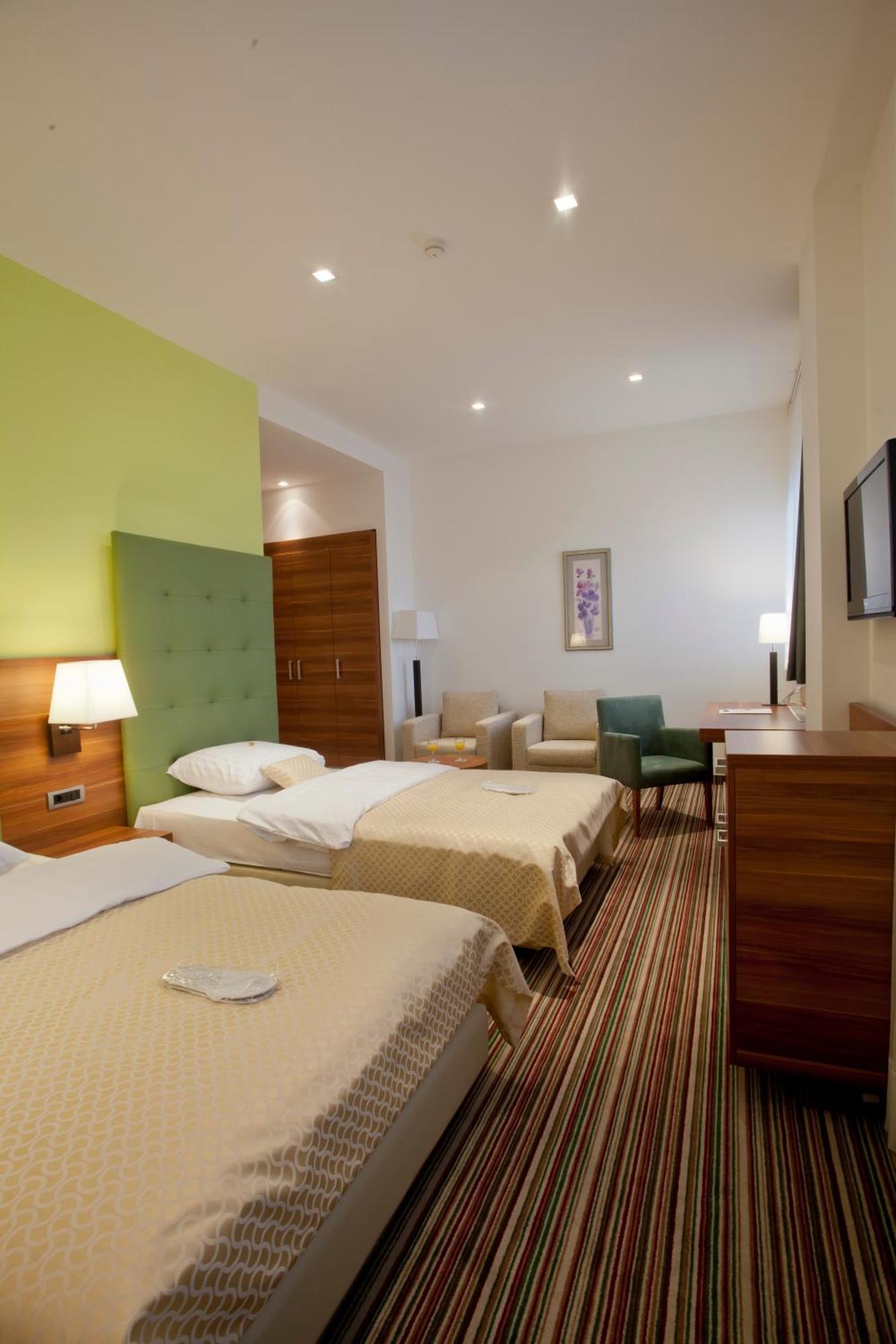 Hotel Sport Иванич-Град Экстерьер фото
