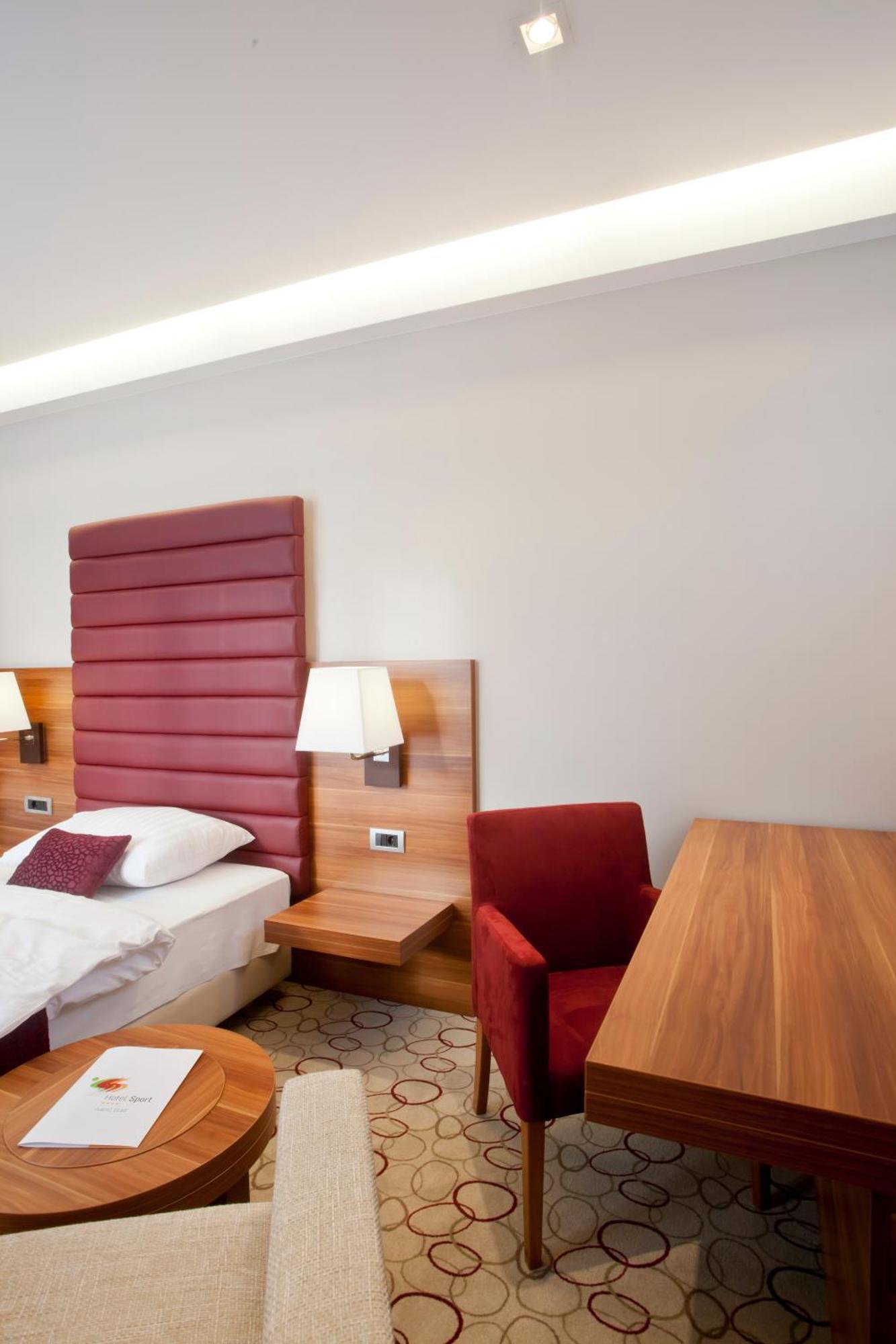 Hotel Sport Иванич-Град Экстерьер фото