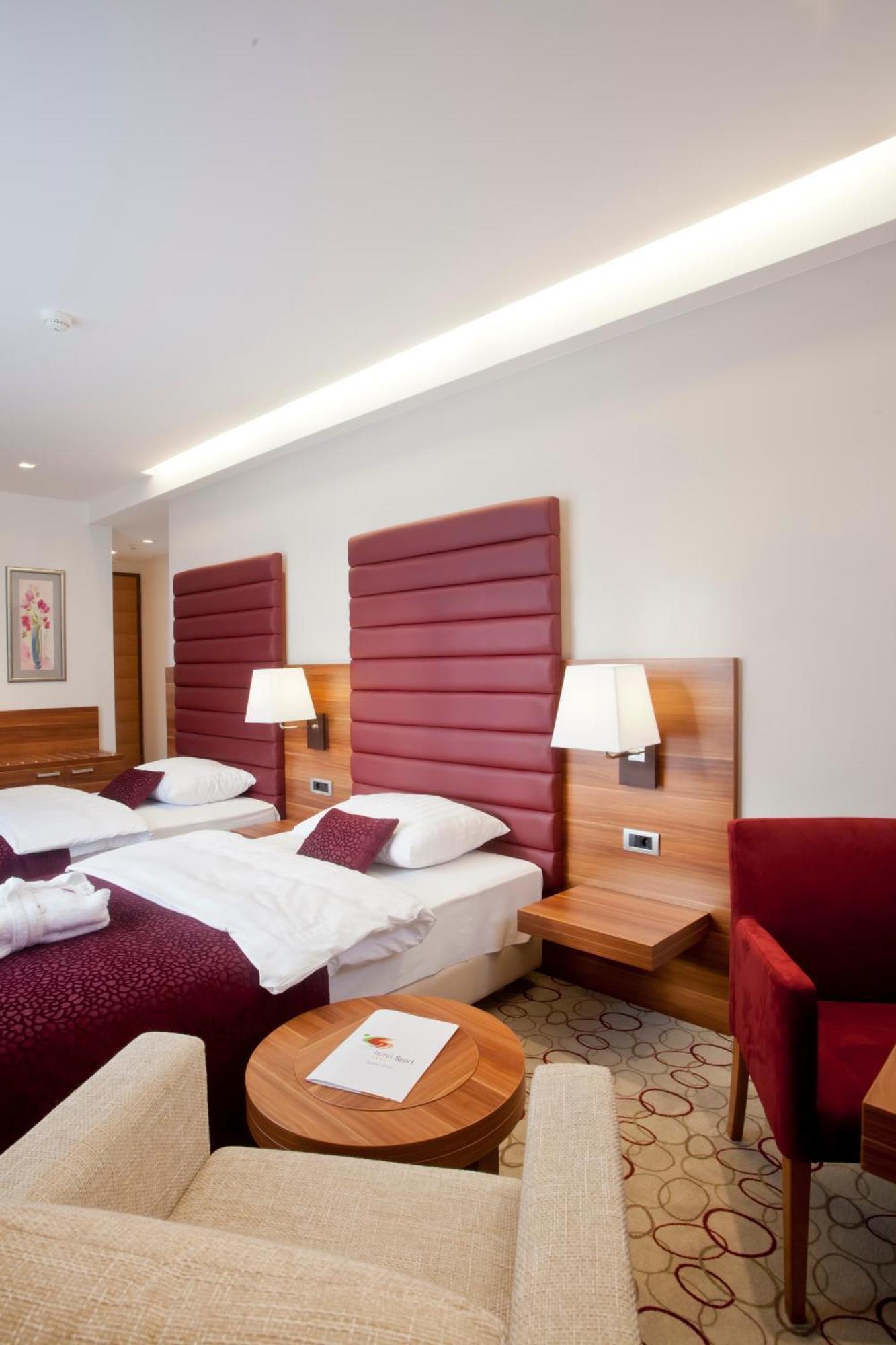 Hotel Sport Иванич-Град Экстерьер фото