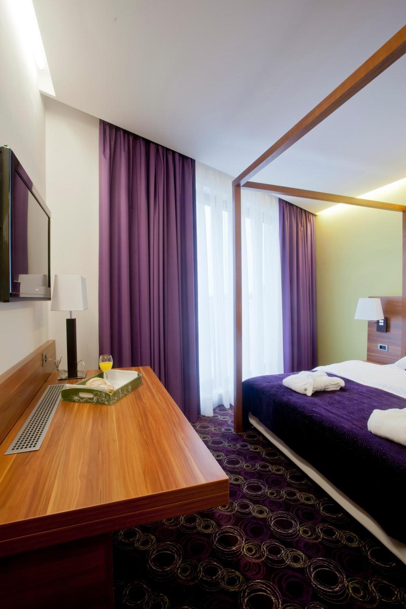 Hotel Sport Иванич-Град Экстерьер фото
