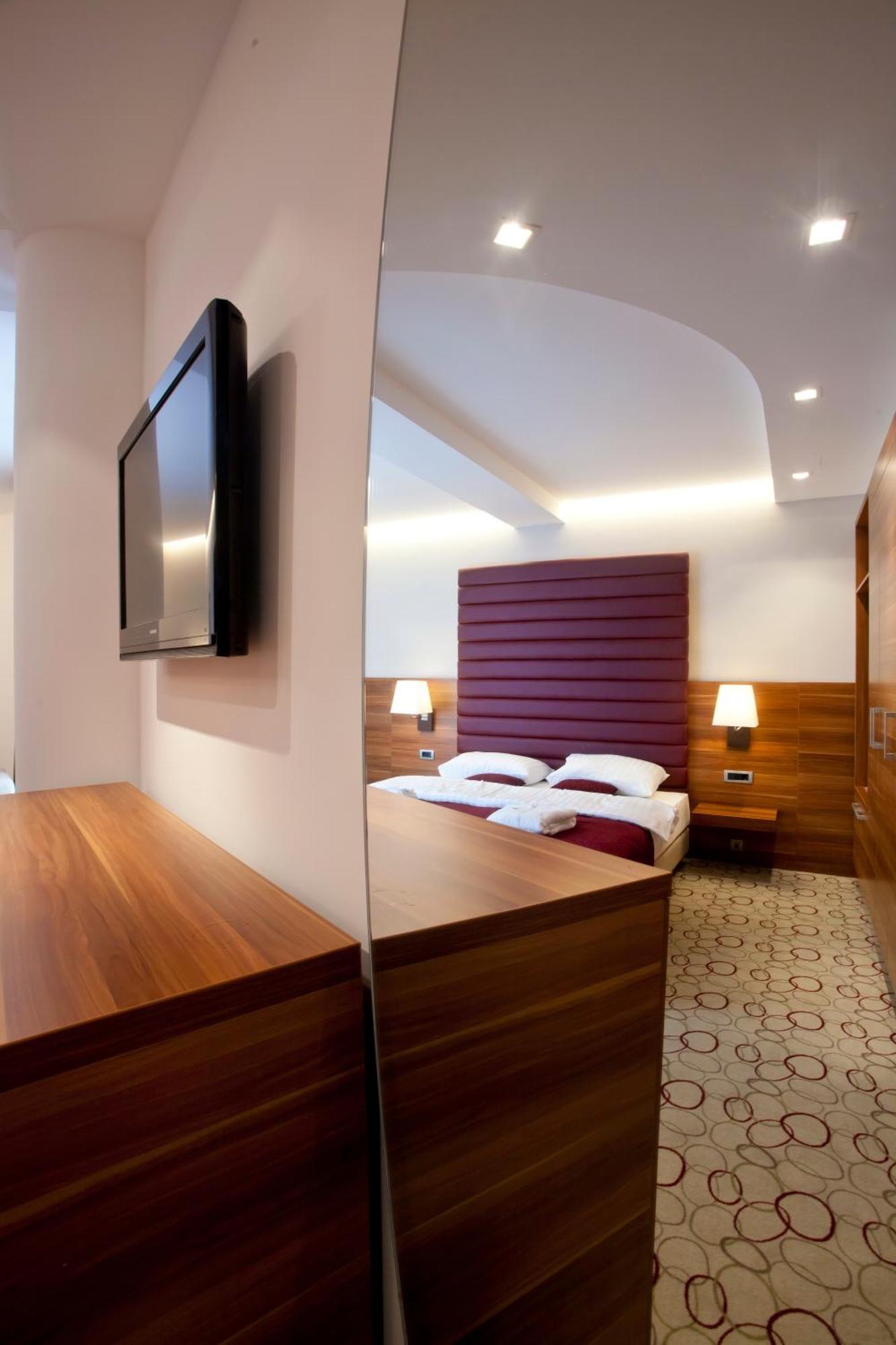 Hotel Sport Иванич-Град Экстерьер фото