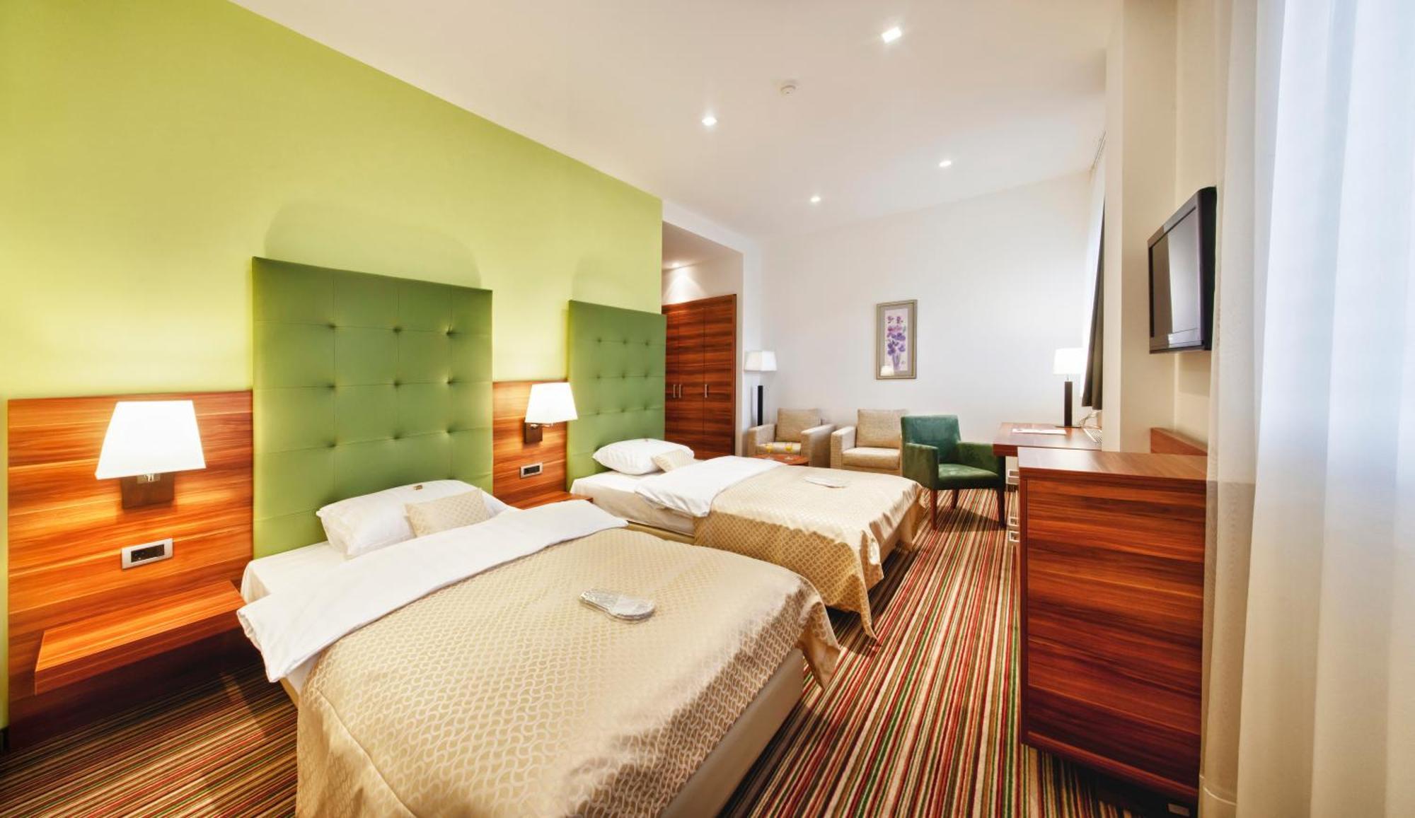 Hotel Sport Иванич-Град Экстерьер фото