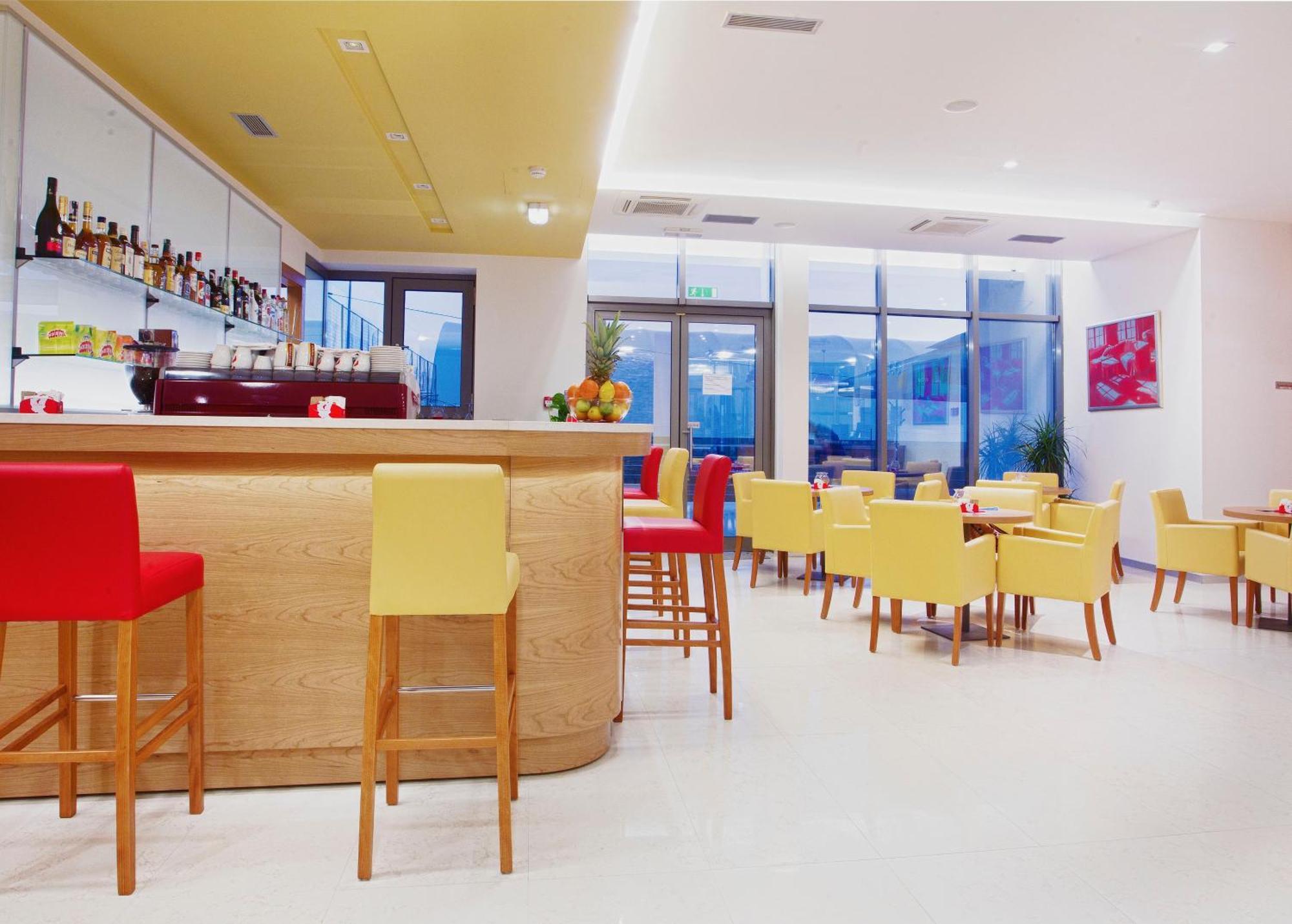 Hotel Sport Иванич-Град Экстерьер фото