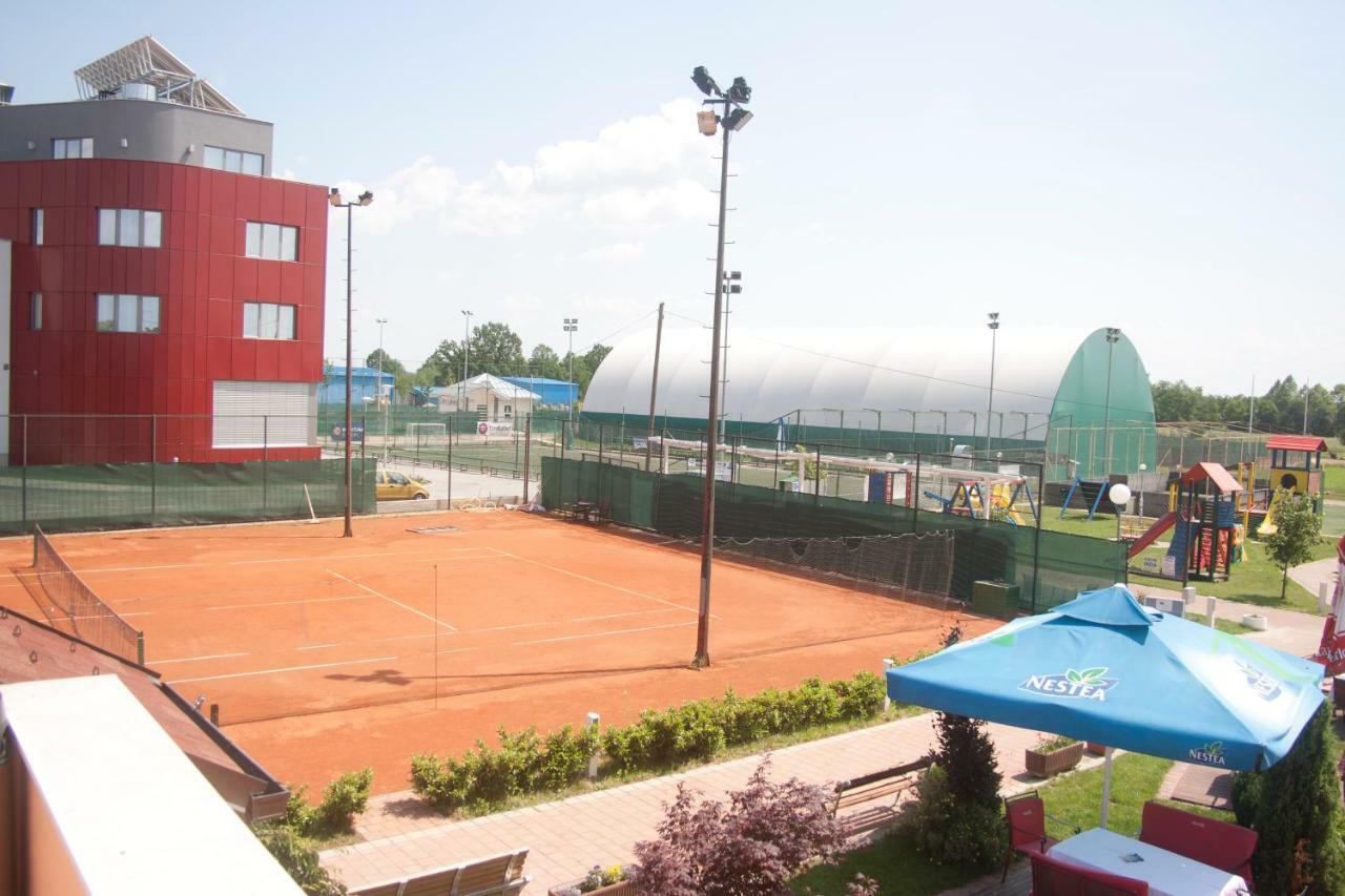 Hotel Sport Иванич-Град Экстерьер фото